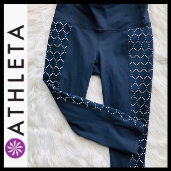 ATHLETA Hi-Rise Eyelet Chaturanga Crop Leggibg - Picture 5 of 8